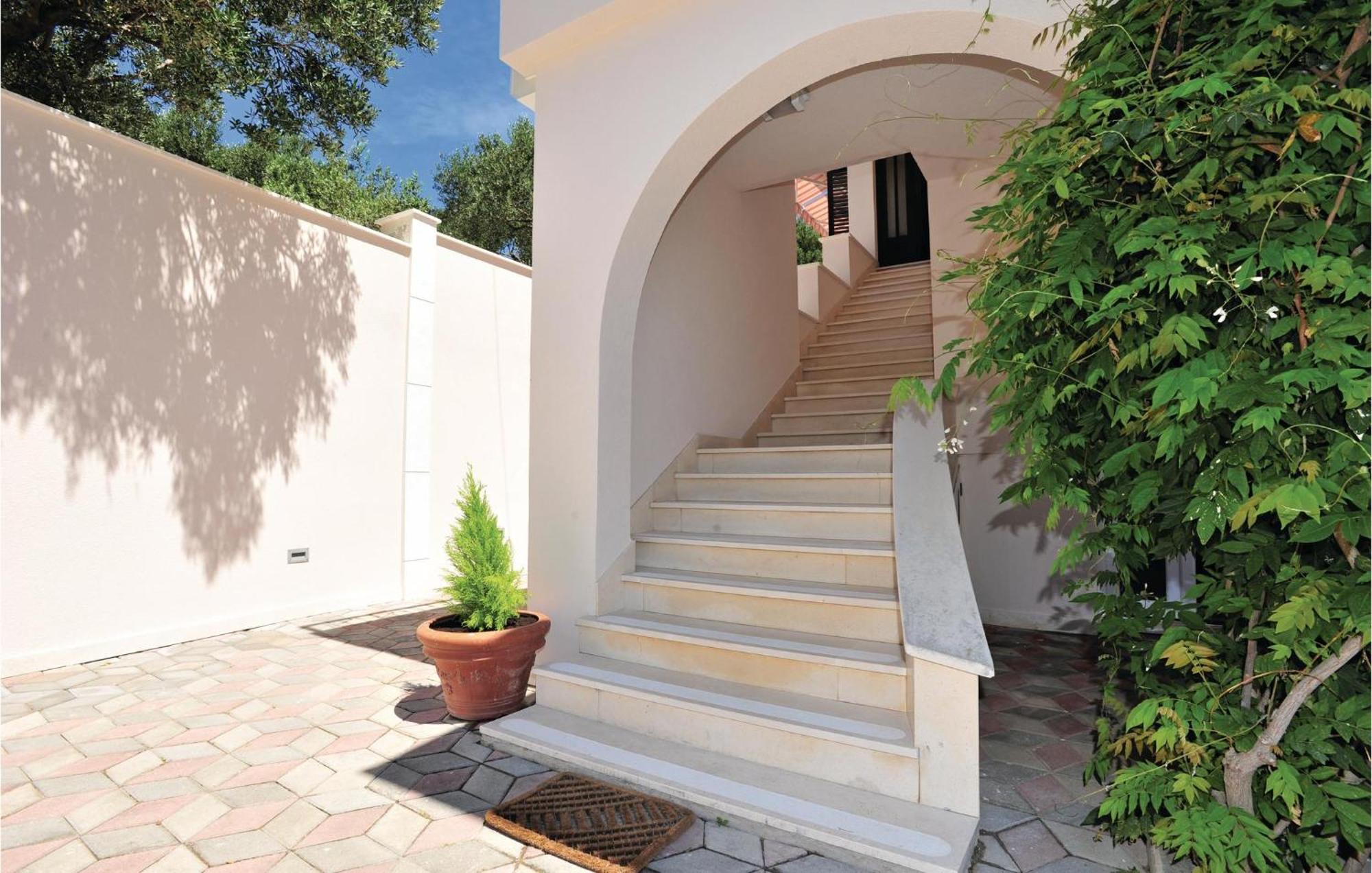 3 Bedroom Gorgeous Home In Makarska Exterior foto